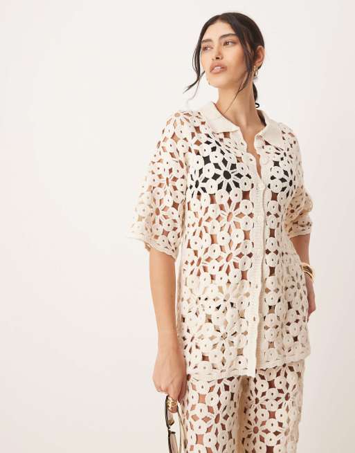 Camisa color crema con cuello de solapas y patrón calado de punto de ASOS DESIGN (parte de un conjunto)