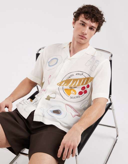 Camisa color crema de manga corta con estampado de cena Amour de Selected X Hotel
