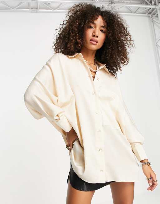 Camisa color crema extragrande de satén de Topshop