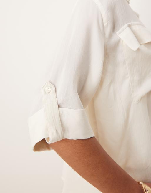 Camisa color crema utilitaria con bolsillos de AWARE, 2 de 4