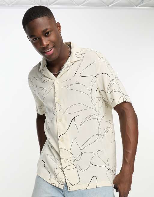 Camisa color crudo con estampado floral y solapas de River Island