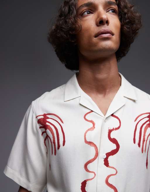 Camisa color crudo de corte holgado y manga corta con diseño estampado de Topman, 4 de 4