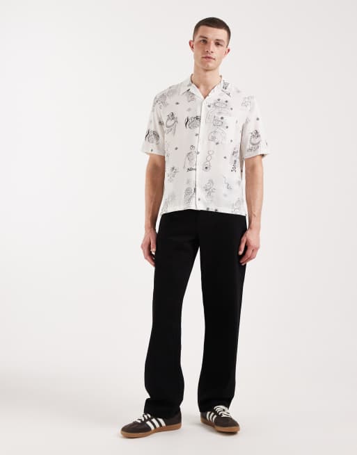 Camisa color crudo de manga corta con estampado gráfico Terra de AllSaints, 2 de 5