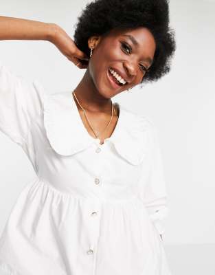 Camisa color marfil con cuello tipo babero de popelina de Miss Selfridge