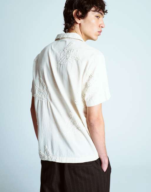 Camisa color piedra de manga corta con bordado hecho a mano de