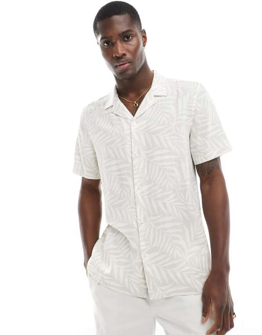 Camisa color piedra de manga corta con estampado de palmas de mezcla de lino de New Look