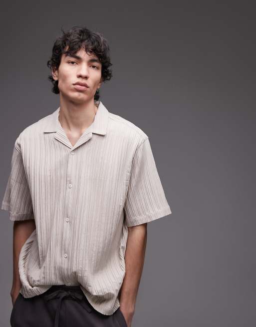 Camisa color piedra plisada de manga corta de tejido texturizado de Topman