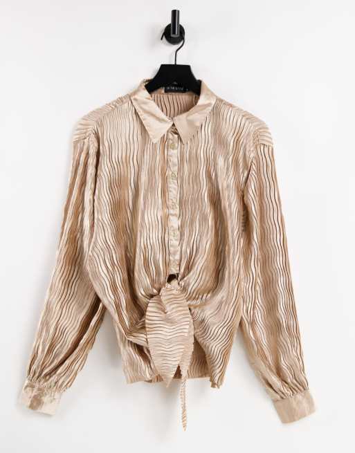 Camisa color topo extragrande con lazada delantera de In The Style x Elle Darby (parte de un conjunto)