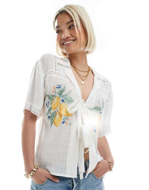 Camisa con detalle de limones bordados e inserto de encaje de ASOS DESIGN - view 1