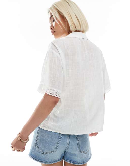 Camisa con detalle de limones bordados e inserto de encaje de ASOS DESIGN, 4 de 4