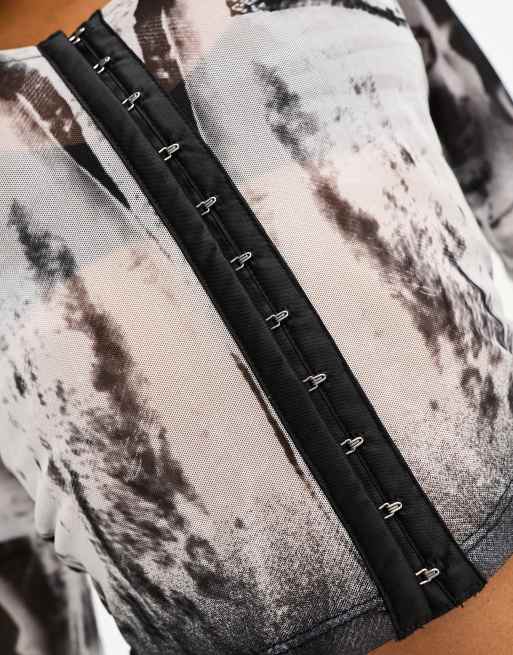 Camisa con estampado gráfico y detalle de corchetes de malla de ASOS DESIGN , 3 de 4