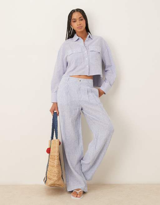Camisa corta azul claro a rayas de mezcla de lino de Mango (parte de un conjunto)