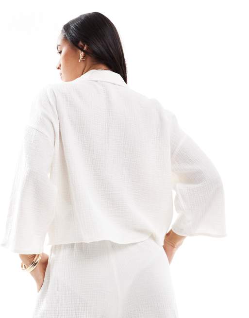 Camisa corta blanca de tejido texturizado de Vero Moda (parte de un conjunto), 3 de 4