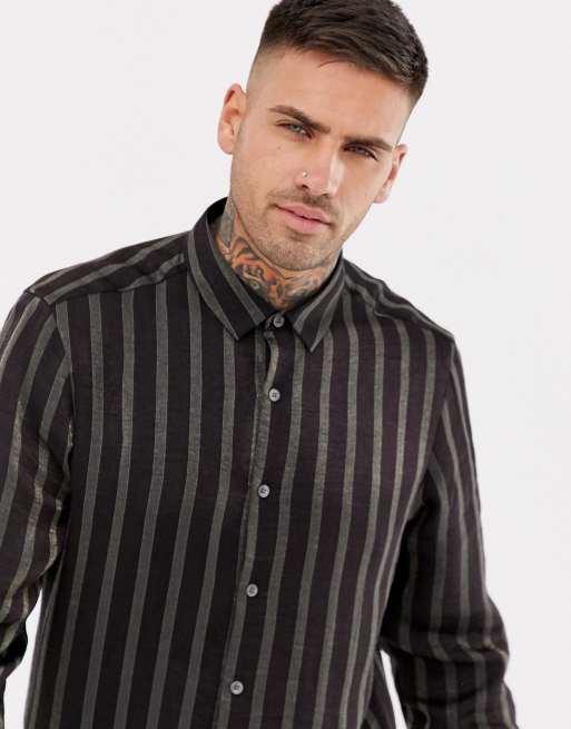 Camisa de corte estándar con rayas brillantes en nagro y dorado de ASOS DESIGN, 3 de 4