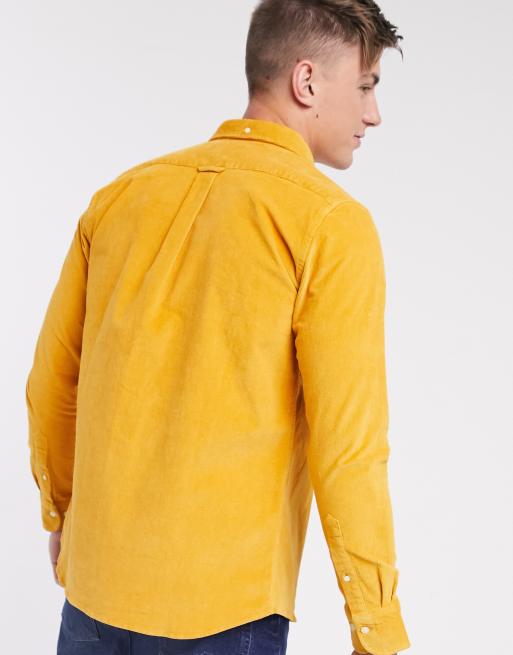 Camisa de corte recto de pana en color dorado con detalle de logo