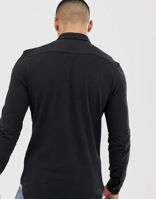 Camisa de corte slim de punto de piqué en negro exclusiva en ASOS Kompis de Farah, 2 de 4