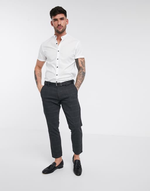 Camisa de corte slim elástico con cuello mao en blanco y botones en contraste de ASOS DESIGN, 4 de 4