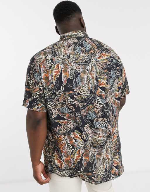Camisa de manga corta con estampado de plumas en negro de River Island Big & Tall, 2 de 4