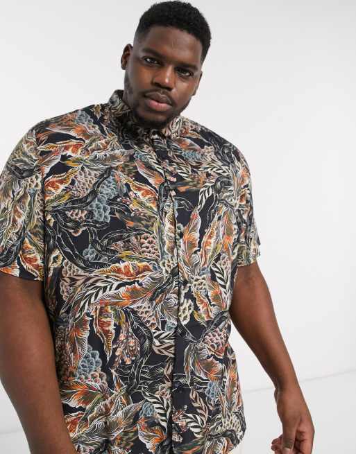 Camisa de manga corta con estampado de plumas en negro de River Island Big & Tall, 3 de 4