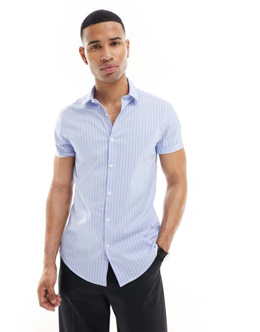 Camisa de oficina azul claro a rayas de corte slim y manga corta