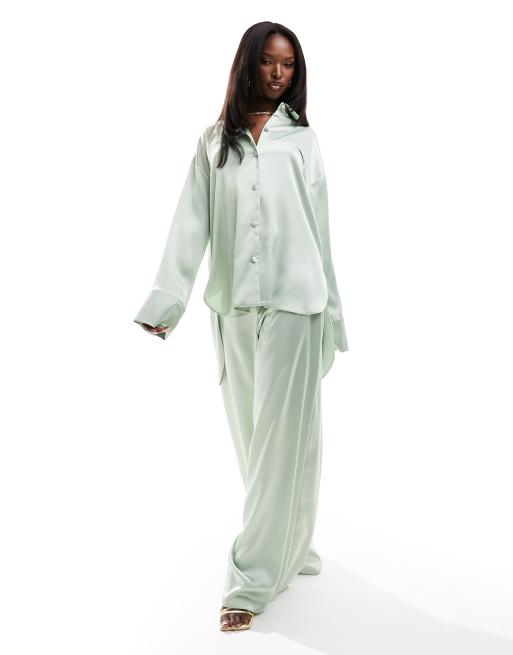 Camisa de pijama verde salvia de satén de ASOS DESIGN (parte de un conjunto), 2 de 4