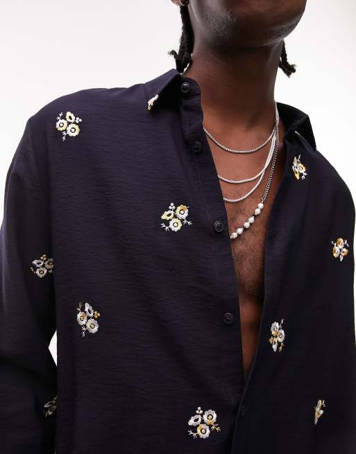 Camisa de vestir azul marino con bordados de flores de Topman, 2 de 4
