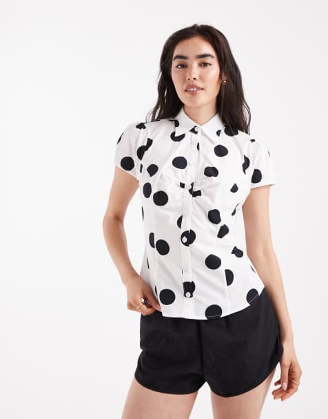 Camisa entallada con mangas de casquillo y estampado de lunares de popelina de ASOS DESIGN - view 1