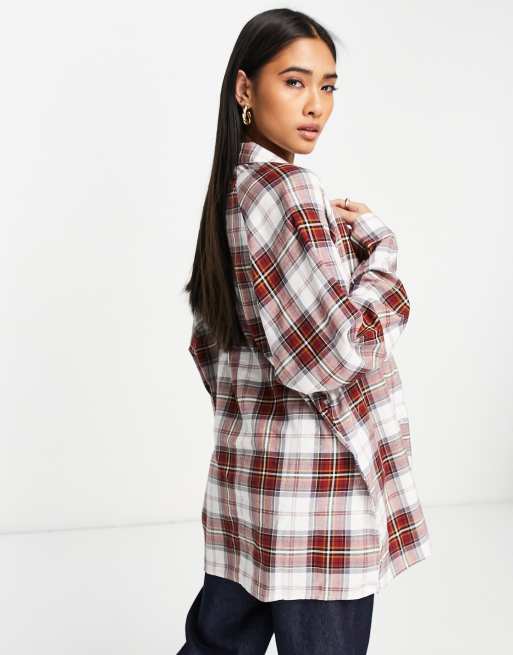 Camisa estilo boyfriend de manga larga a cuadros en rojo oscuro y