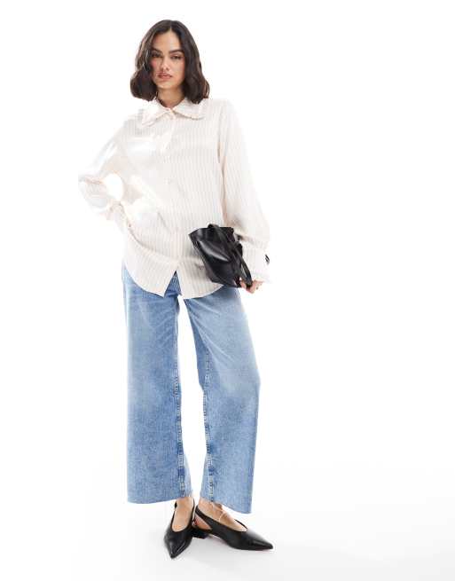 Camisa extragrande a rayas finas rosas con volantes en las solapas de Miss Selfridge, 3 de 4