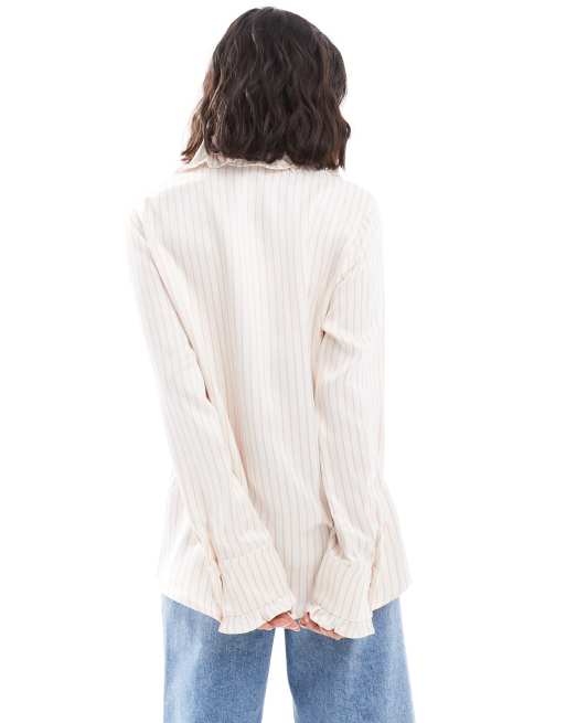 Camisa extragrande a rayas finas rosas con volantes en las solapas de Miss Selfridge, 4 de 4