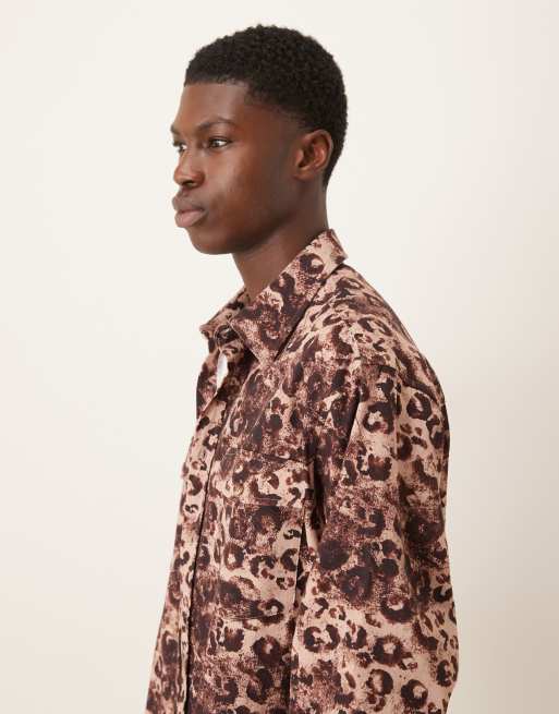 Camisa extragrande con estampado de leopardo y detalle de bolsillo de sarga gruesa de ASOS DESIGN, 4 de 5
