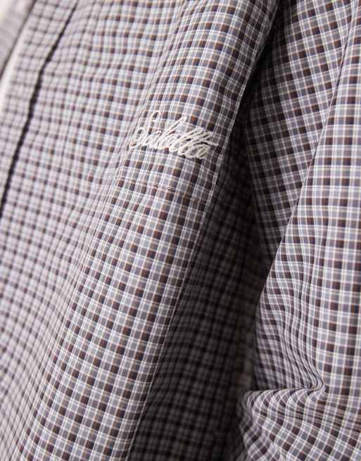 Camisa gris a cuadros de corte cuadrado extragrande con bordado en el bolsillo de ASOS DESIGN, 4 de 4