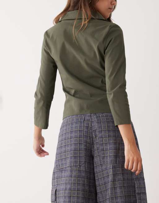 Camisa gris con corchetes de bengalina de COLLUSION, 3 de 4