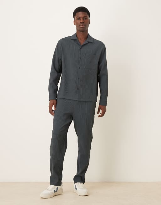 Camisa gris holgada plisada con cuello de solapas de ASOS DESIGN (parte de un conjunto), 2 de 5