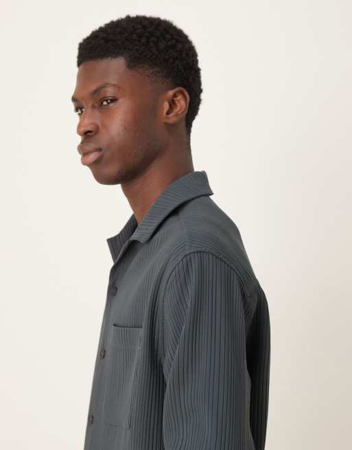 Camisa gris holgada plisada con cuello de solapas de ASOS DESIGN (parte de un conjunto), 4 de 5