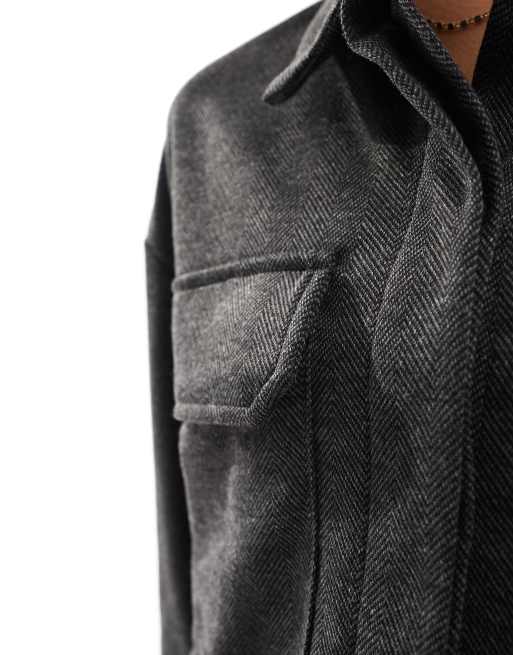 Camisa gris oscuro utilitaria cómoda de corte cuadrado de punto de Vero Moda (parte de un conjunto), 2 de 4