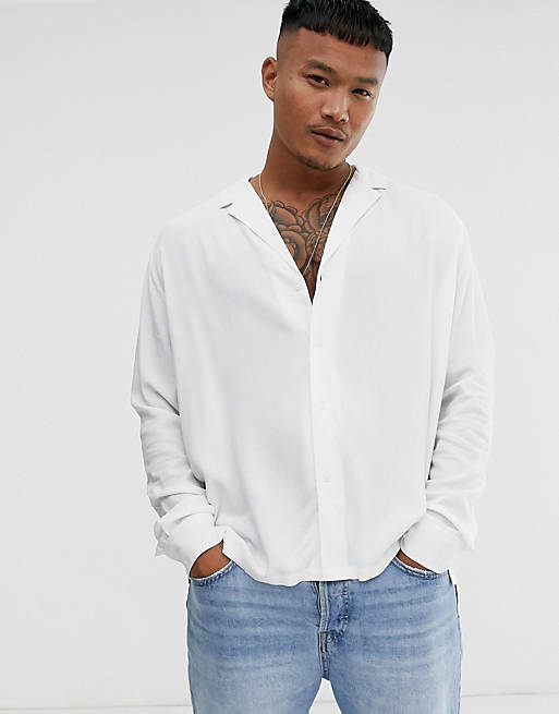 Camisa holgada blanca con cuello de solapas estrechas en viscosa de ASOS DESIGN