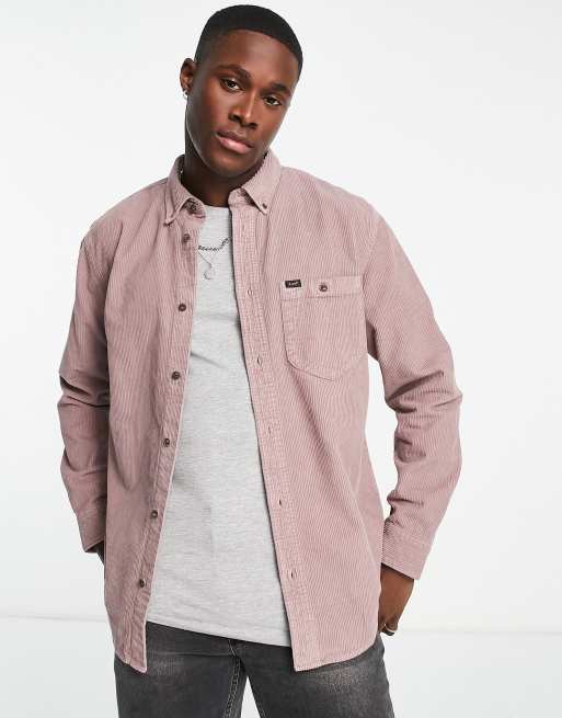Camisa holgada con lavado lila y detalle de remaches de pana gruesa de Lee