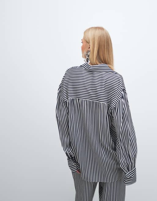 Camisa larga con raya diplomática de satén de ASOS DESIGN (parte de un conjunto), 4 de 7