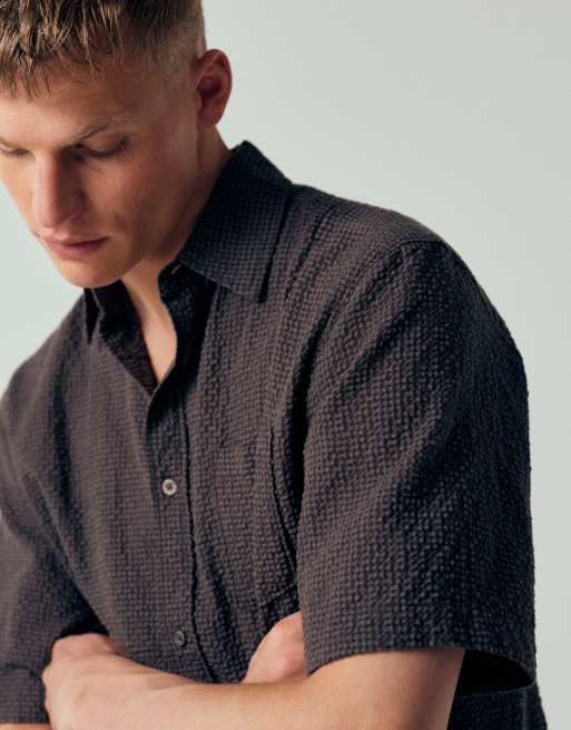 Camisa marrón a cuadros pequeños de manga corta y corte cuadrado de Weekday, 3 de 7