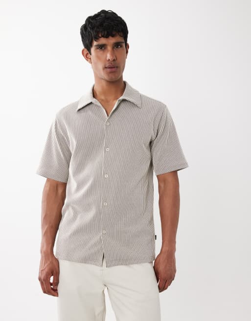 Camisa marrón a rayas de manga corta de tejido texturizado premium de Jack & Jones, 3 de 5