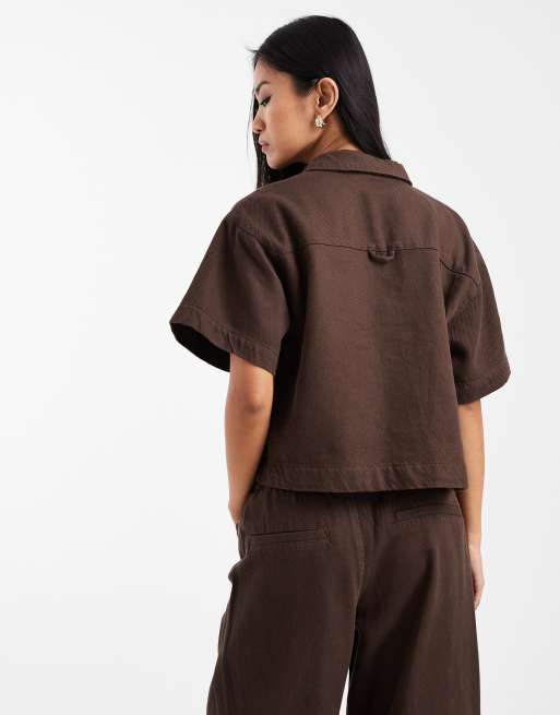 Camisa marrón caramelo de manga corta y corte cuadrado de sarga texturizada de Pieces (parte de un conjunto), 4 de 4