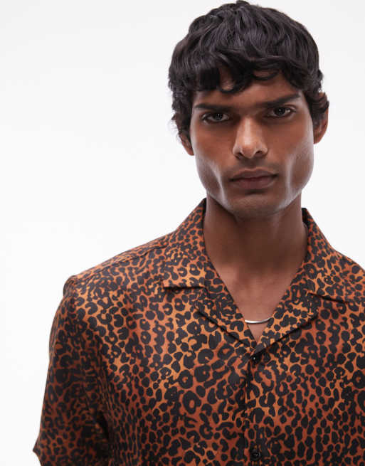 Camisa marrón de manga corta con estampado de leopardo de Topman, 2 de 4