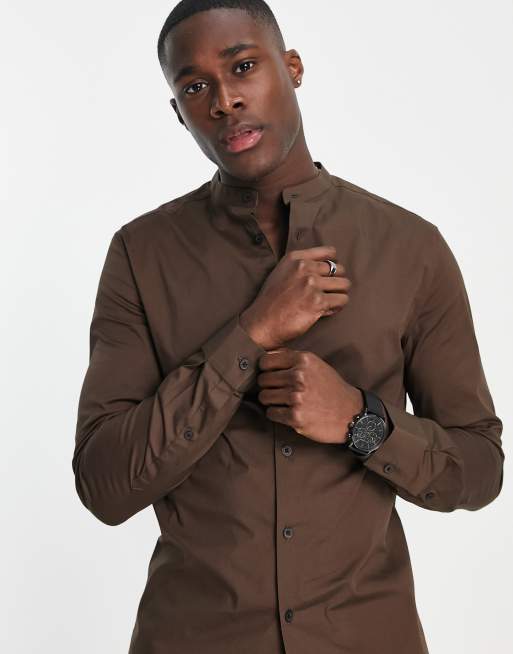 Camisa marrón entallada con cuello mao de ASOS DESIGN ASOS