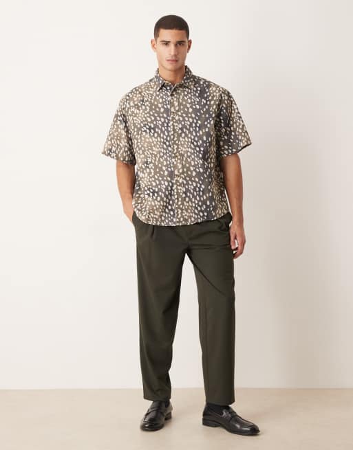 Camisa marrón extragrande con estampado animal de ASOS DESIGN, 2 de 5
