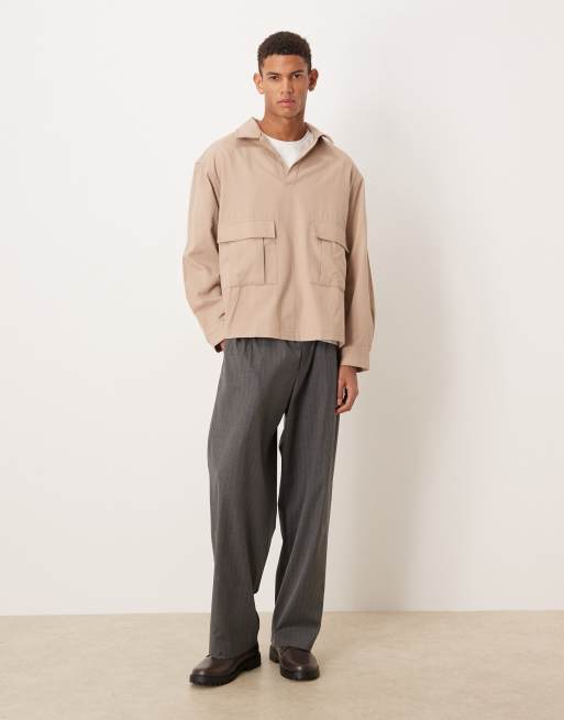 Camisa marrón extragrande con solapas y bolsillos tipo cargo de sarga de ASOS DESIGN, 2 de 5