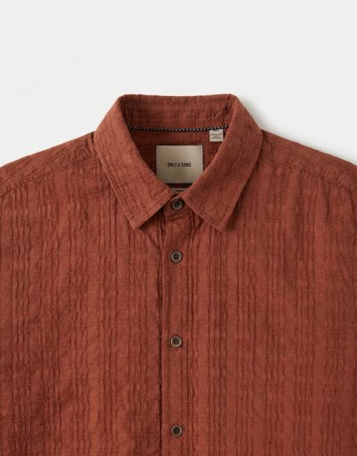 Camisa marrón óxido de manga corta de tejido texturizado de ONLY & SONS, 9 de 9