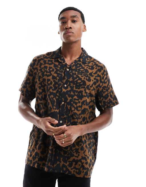 Camisa marrón y negra holgada con estampado de leopardo y cuello de solapas de ASOS DESIGN
