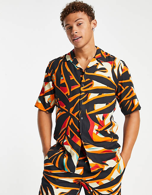 Hombre Other | Camisa naranja de manga corta con estampado de palmeras grandes de Only & Sons (parte de un conjunto) - VY28276