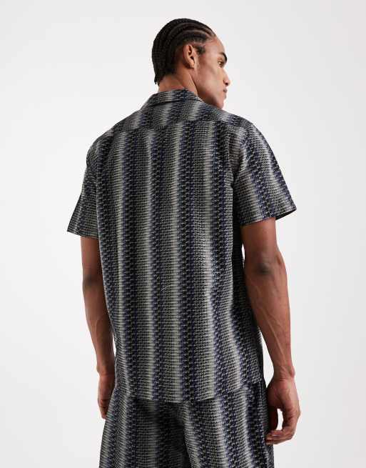 Camisa negra a rayas de manga corta con cuello cubano de Tommy Jeans (parte de un conjunto), 3 de 5